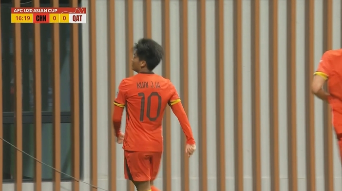  國(guó)青1-0卡塔爾！蒯紀(jì)聞精彩低射破門，毛偉杰就地反搶送助攻