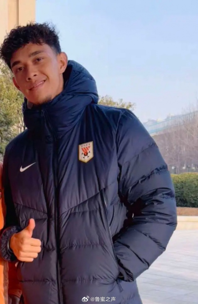  博主：泰山隊新援李小恒已抵達(dá)俱樂部，明天將隨隊登泰山祈福