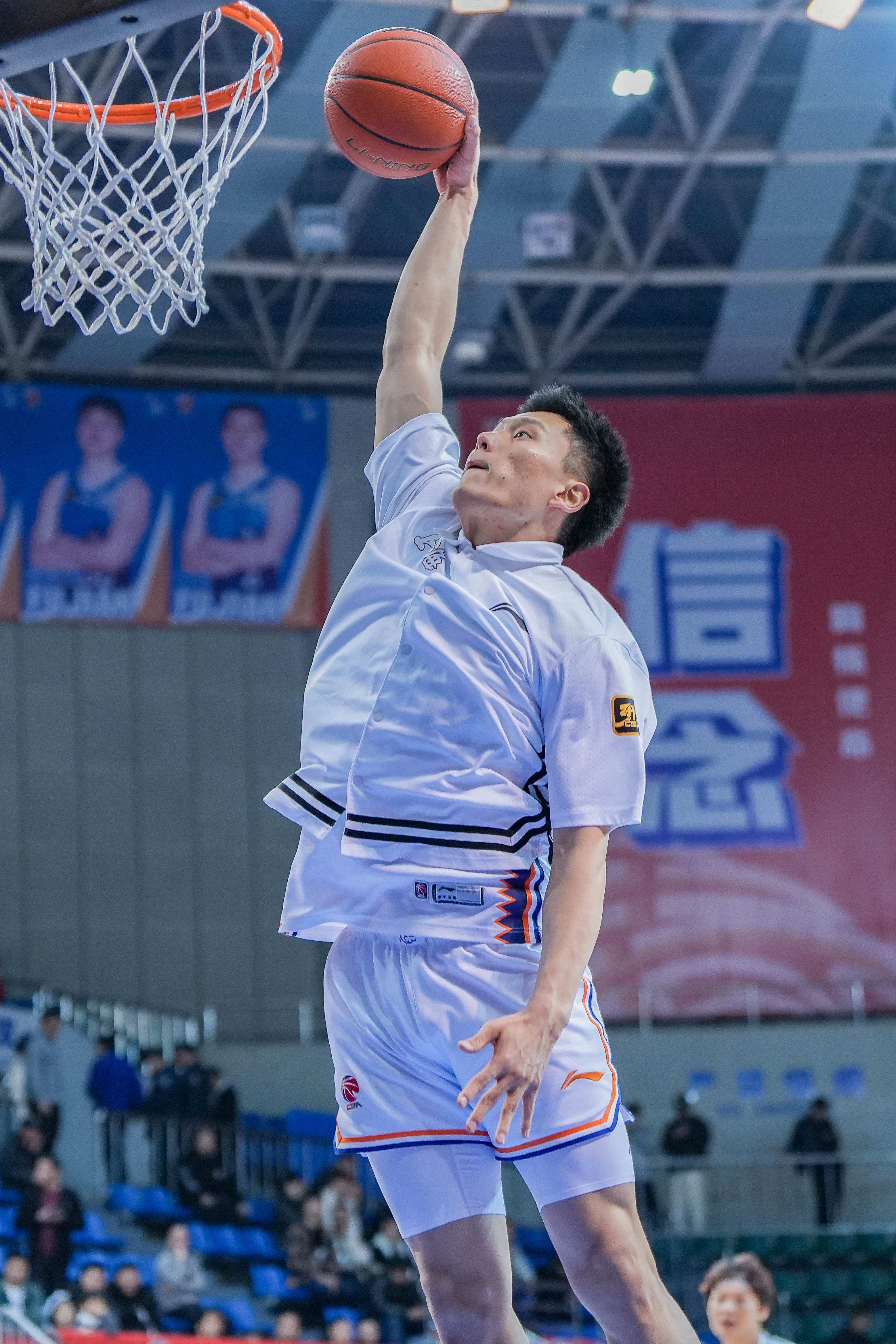  持續(xù)漲球！上海男籃“李花”組合—李弘權(quán)、李添榮