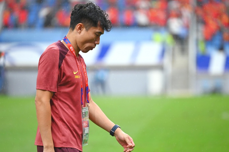  滬媒：單后腰讓國足防守承受更大壓力，若鄭智沒退役或能勝任