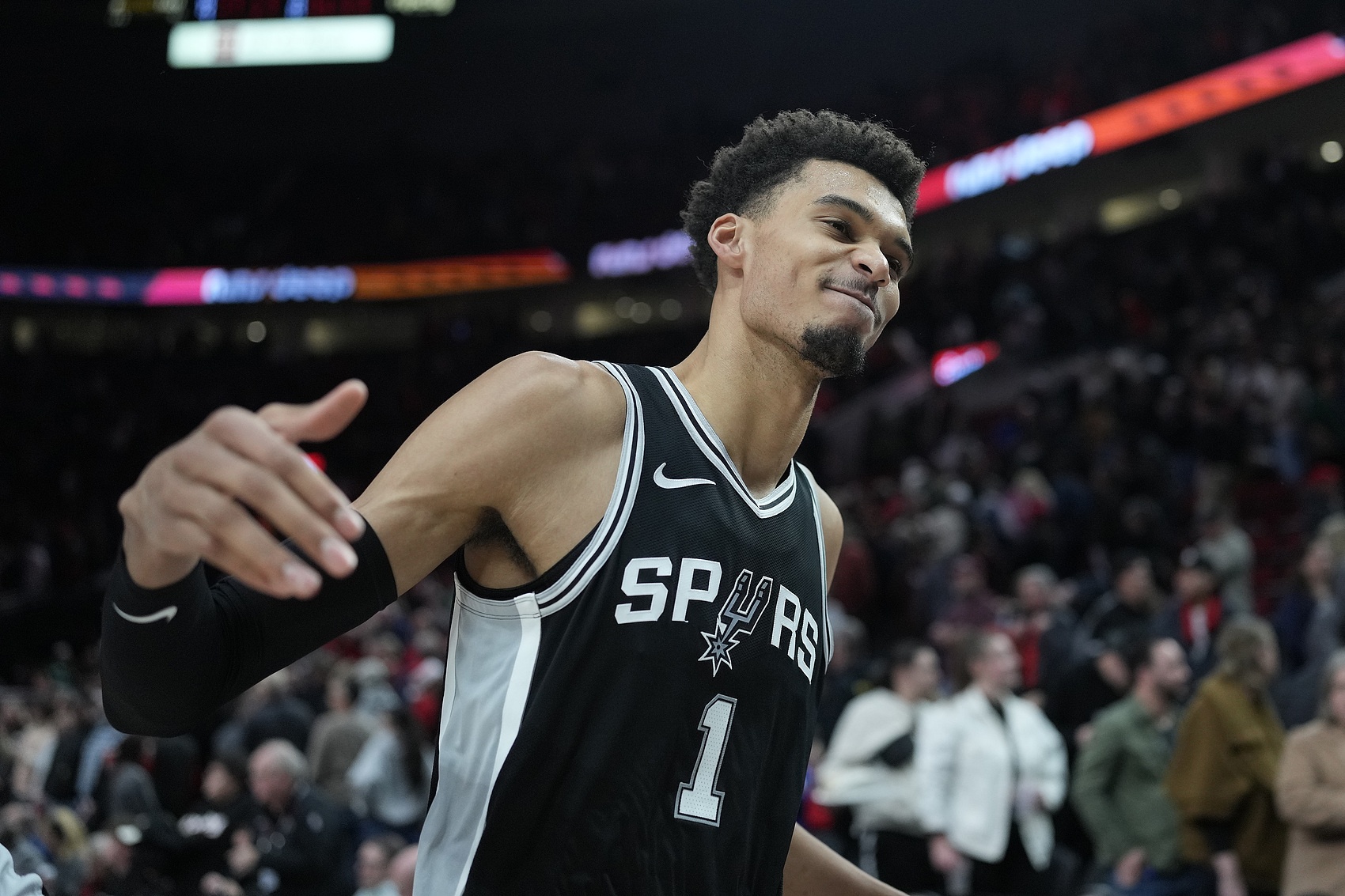  下一個NBA超級巨星？文班亞馬：身高 技術(shù)與人格魅力的完美結(jié)合