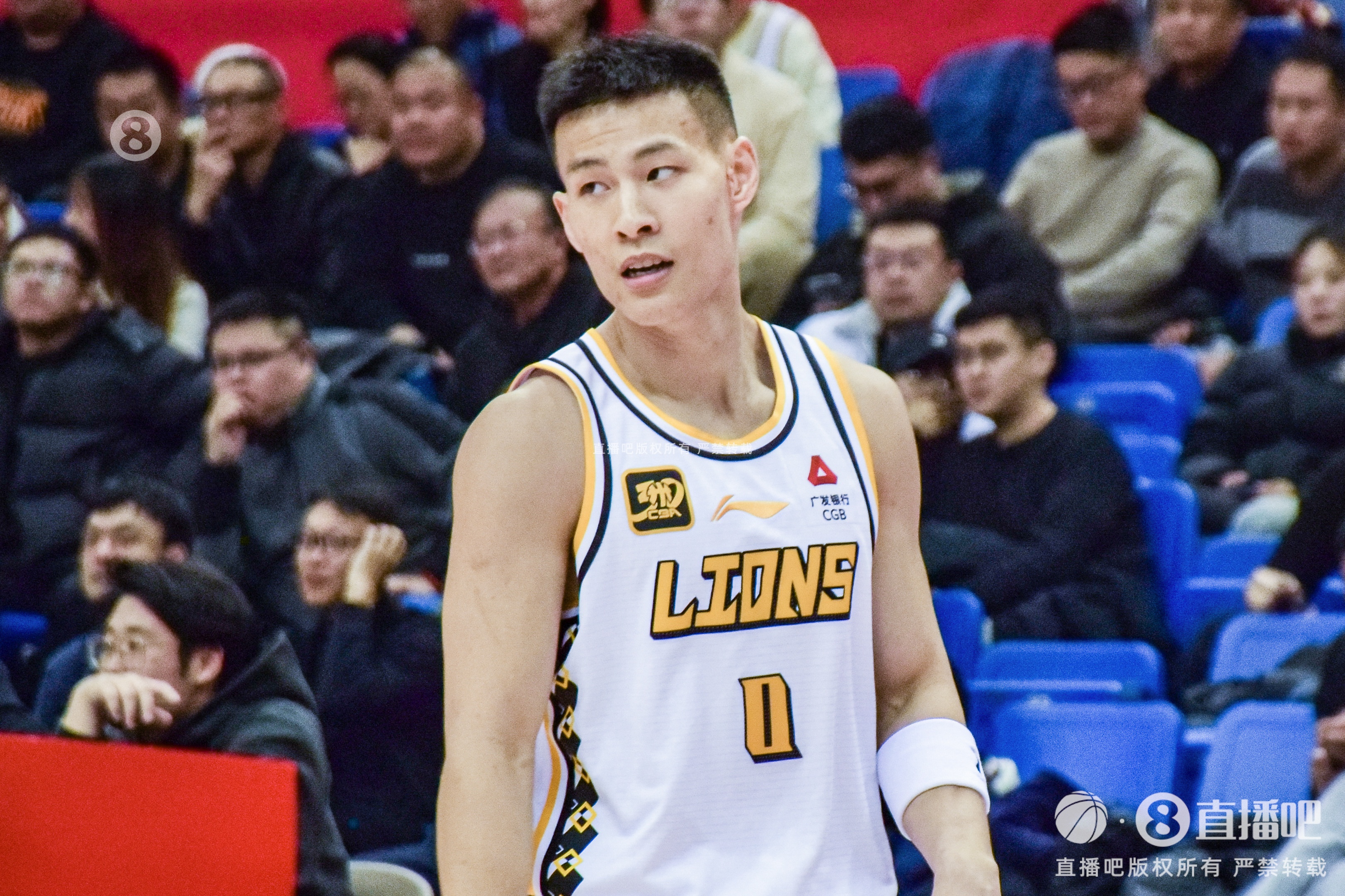  毫無狀態(tài)！林秉圣11投僅1中拿到3分3斷 出現(xiàn)2失誤4犯規(guī)