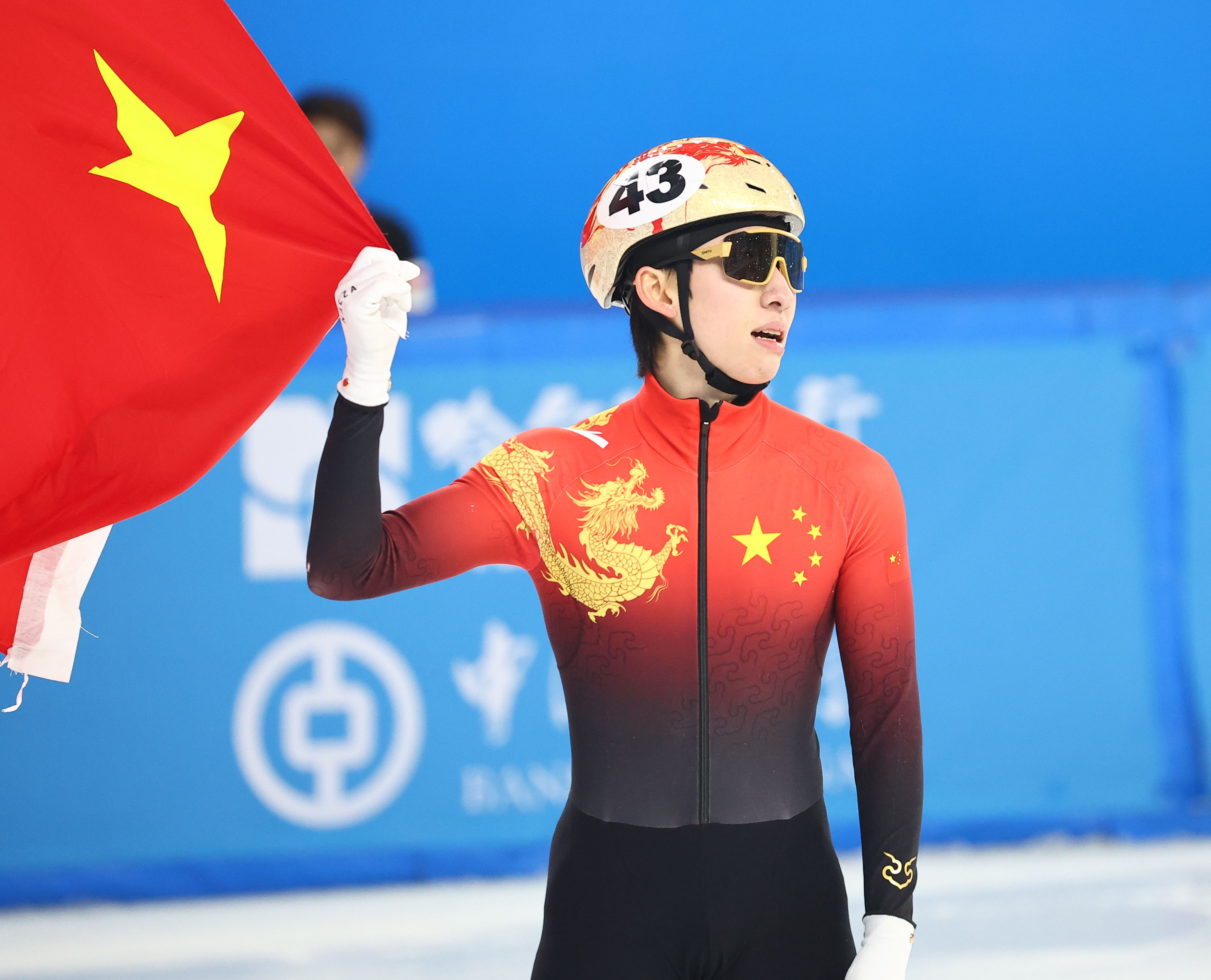  媒體人：中國(guó)冰雪歸化非常成功，但足球歸化花更多錢卻連水花都沒